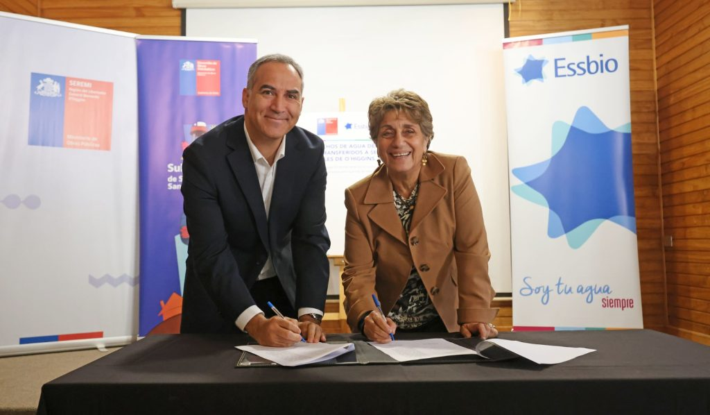 MOP y ESSBIO formalizan traspaso de derechos de agua que benefician a 33 mil personas en O’Higgins
